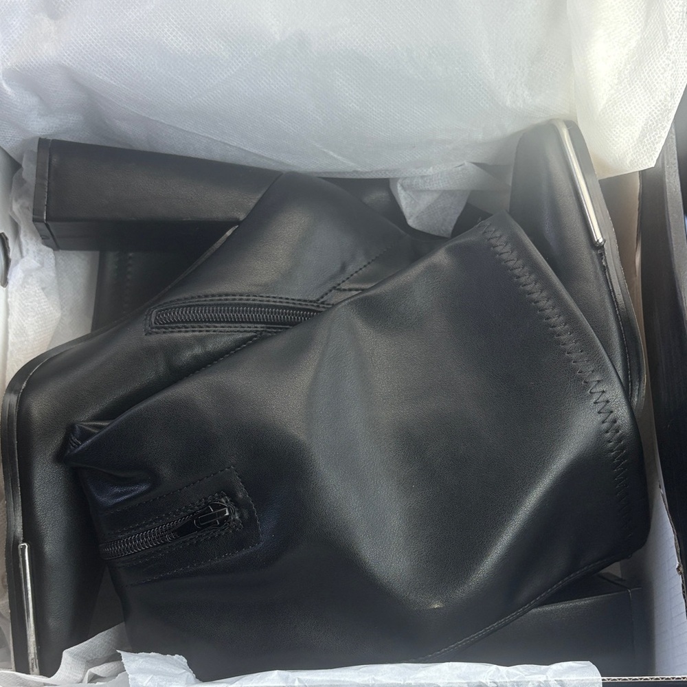 Fashion Nova Black Logo Shipping Box